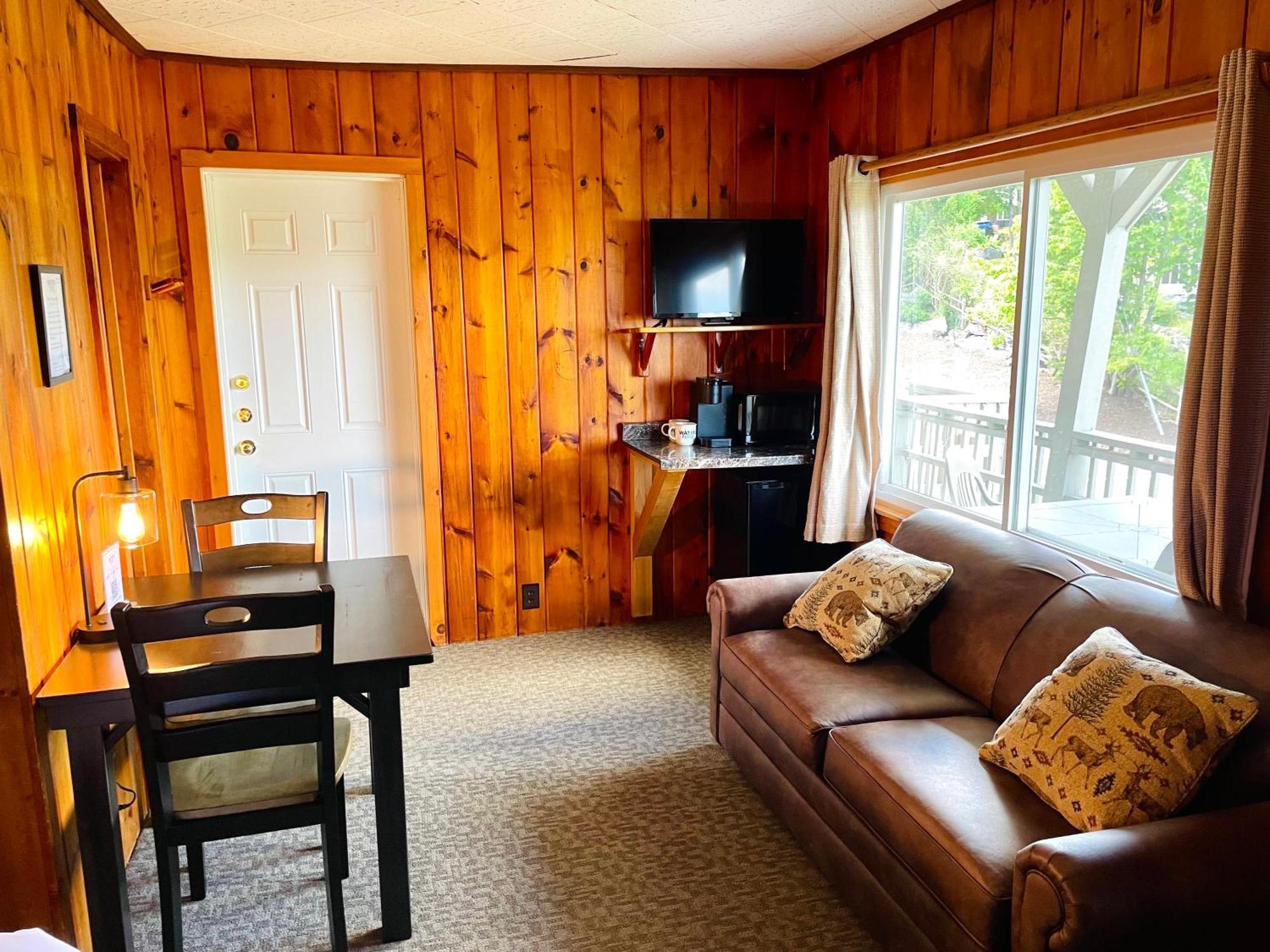 Waters Edge Lodge Lake George Exterior photo
