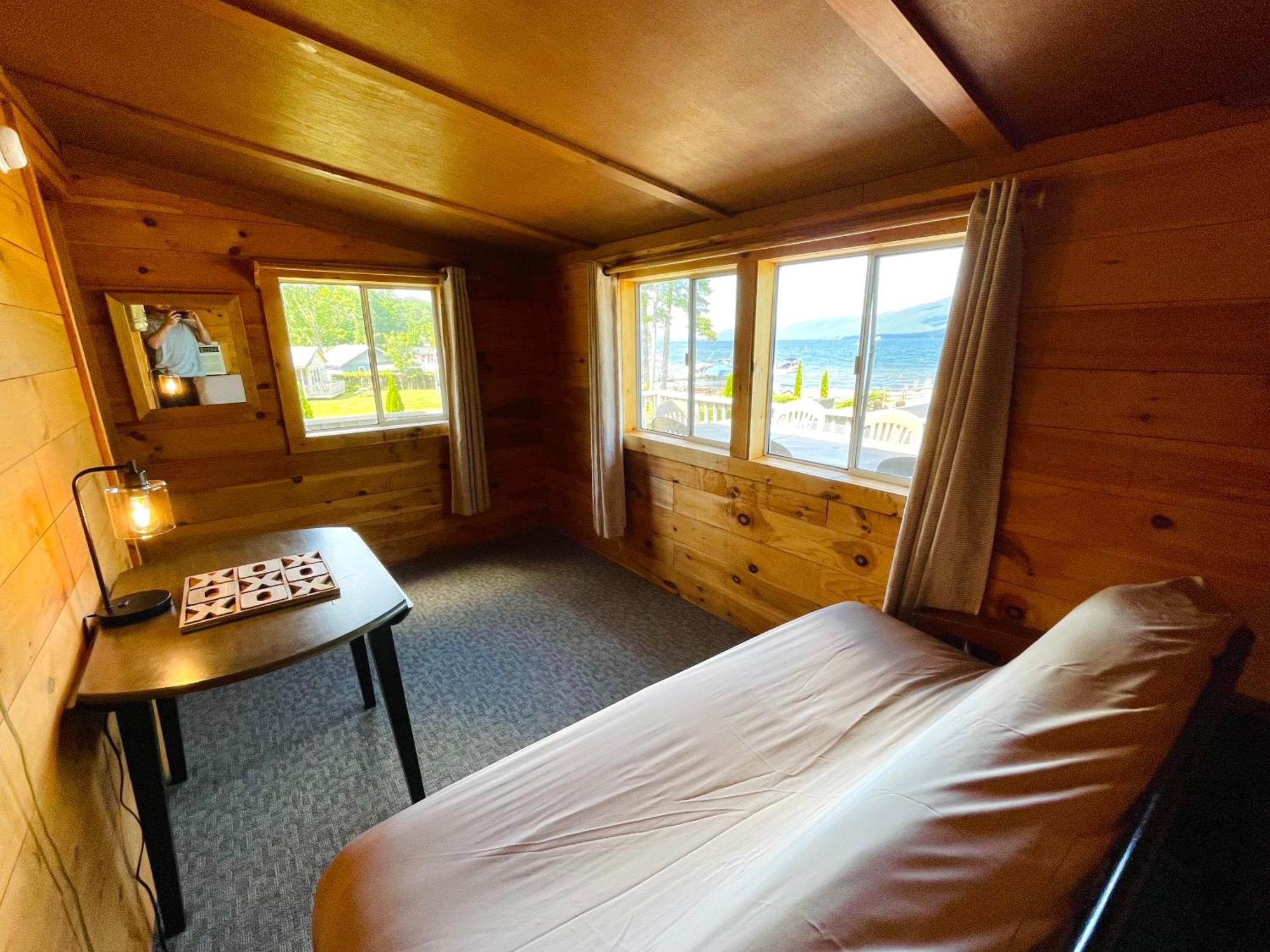 Waters Edge Lodge Lake George Exterior photo