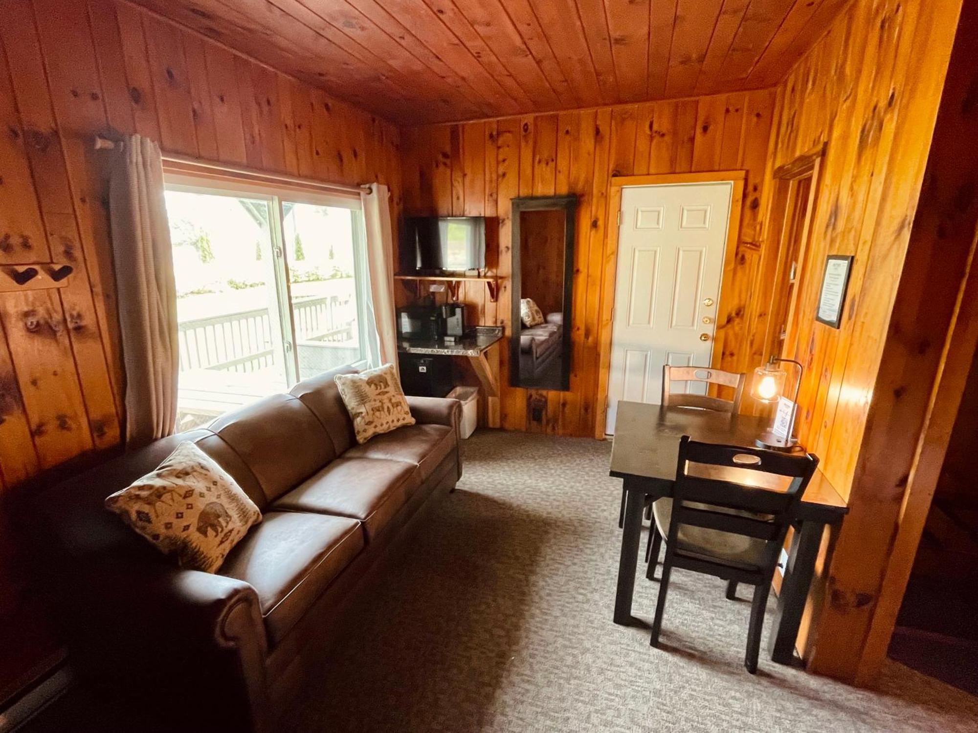 Waters Edge Lodge Lake George Exterior photo
