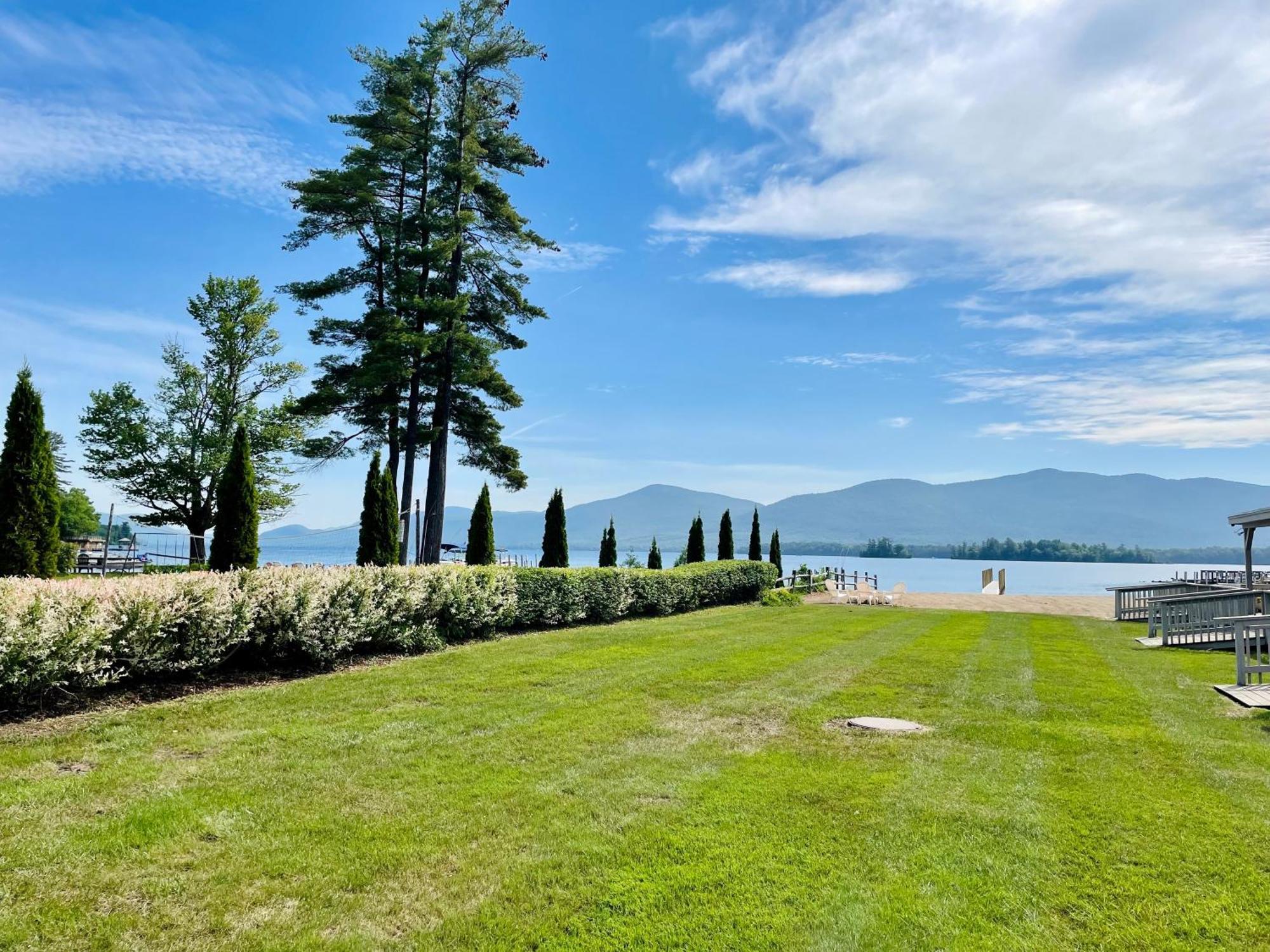 Waters Edge Lodge Lake George Exterior photo