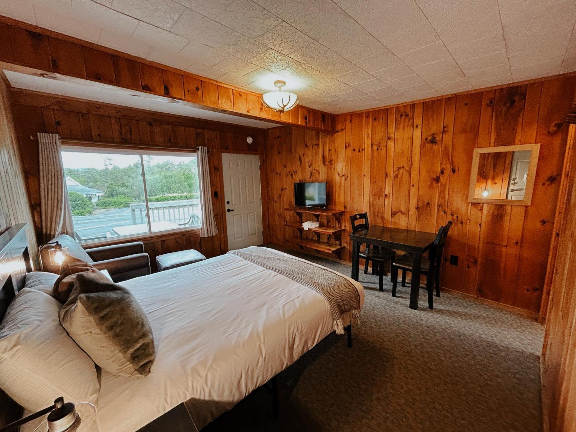 Waters Edge Lodge Lake George Exterior photo