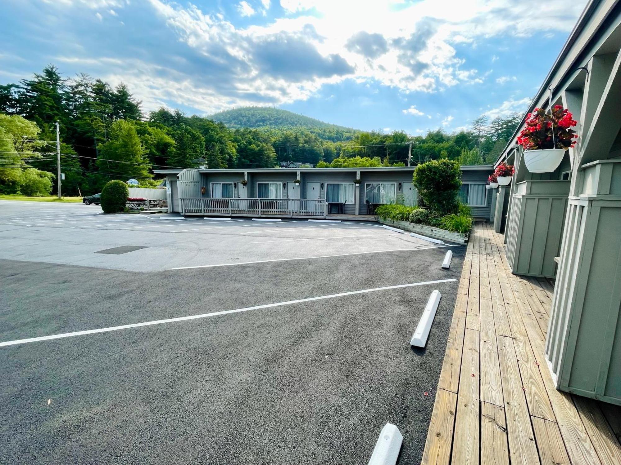 Waters Edge Lodge Lake George Exterior photo
