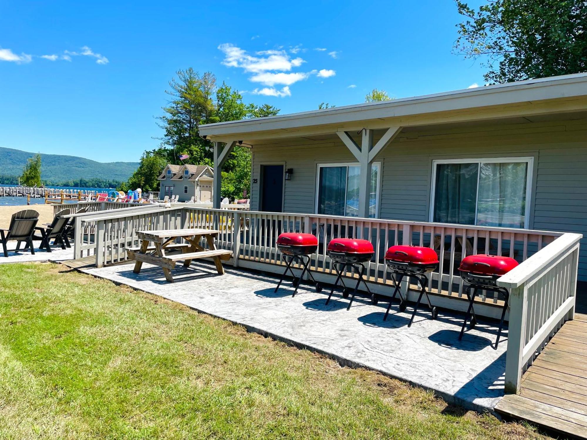 Waters Edge Lodge Lake George Exterior photo