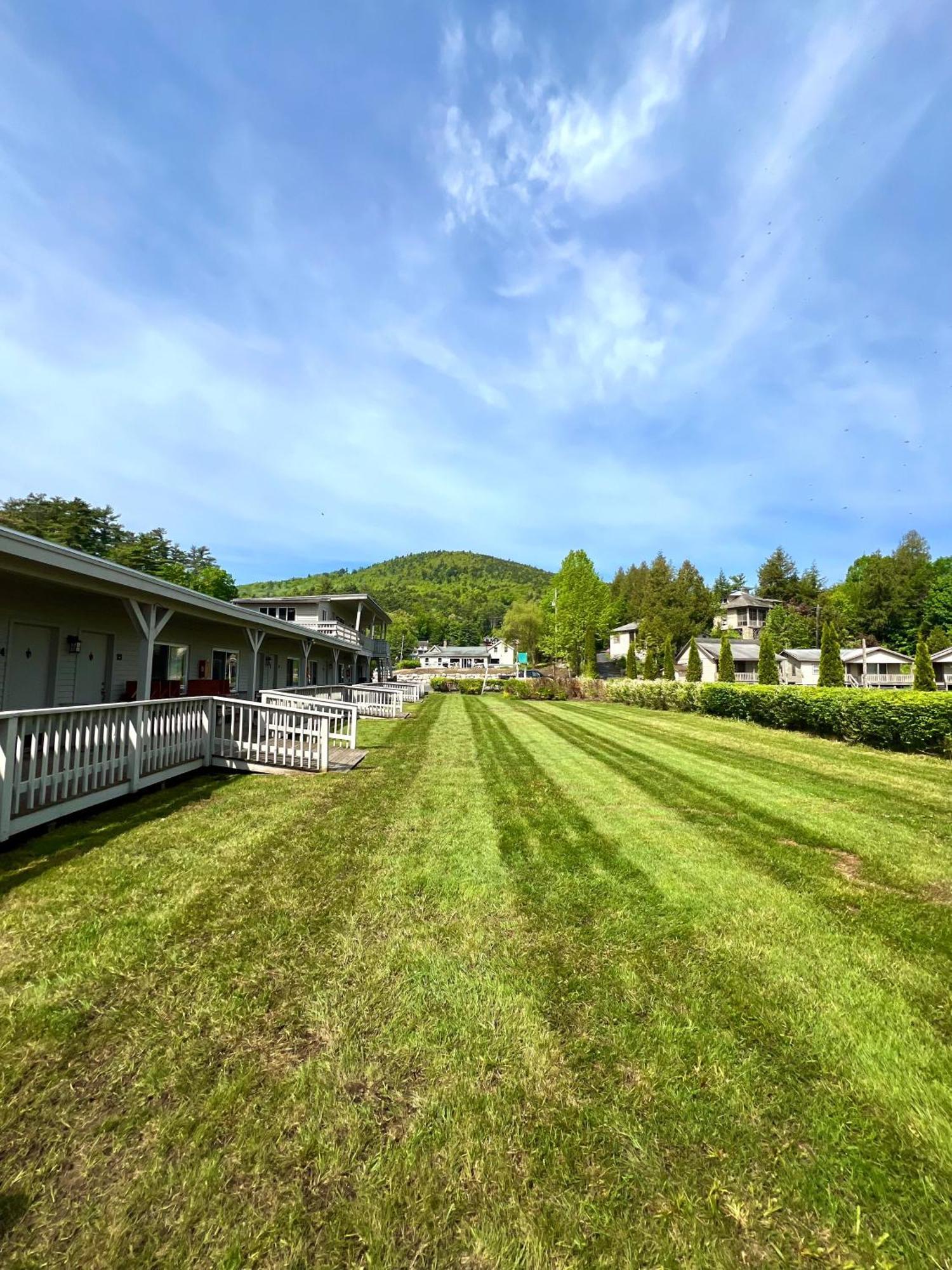 Waters Edge Lodge Lake George Exterior photo