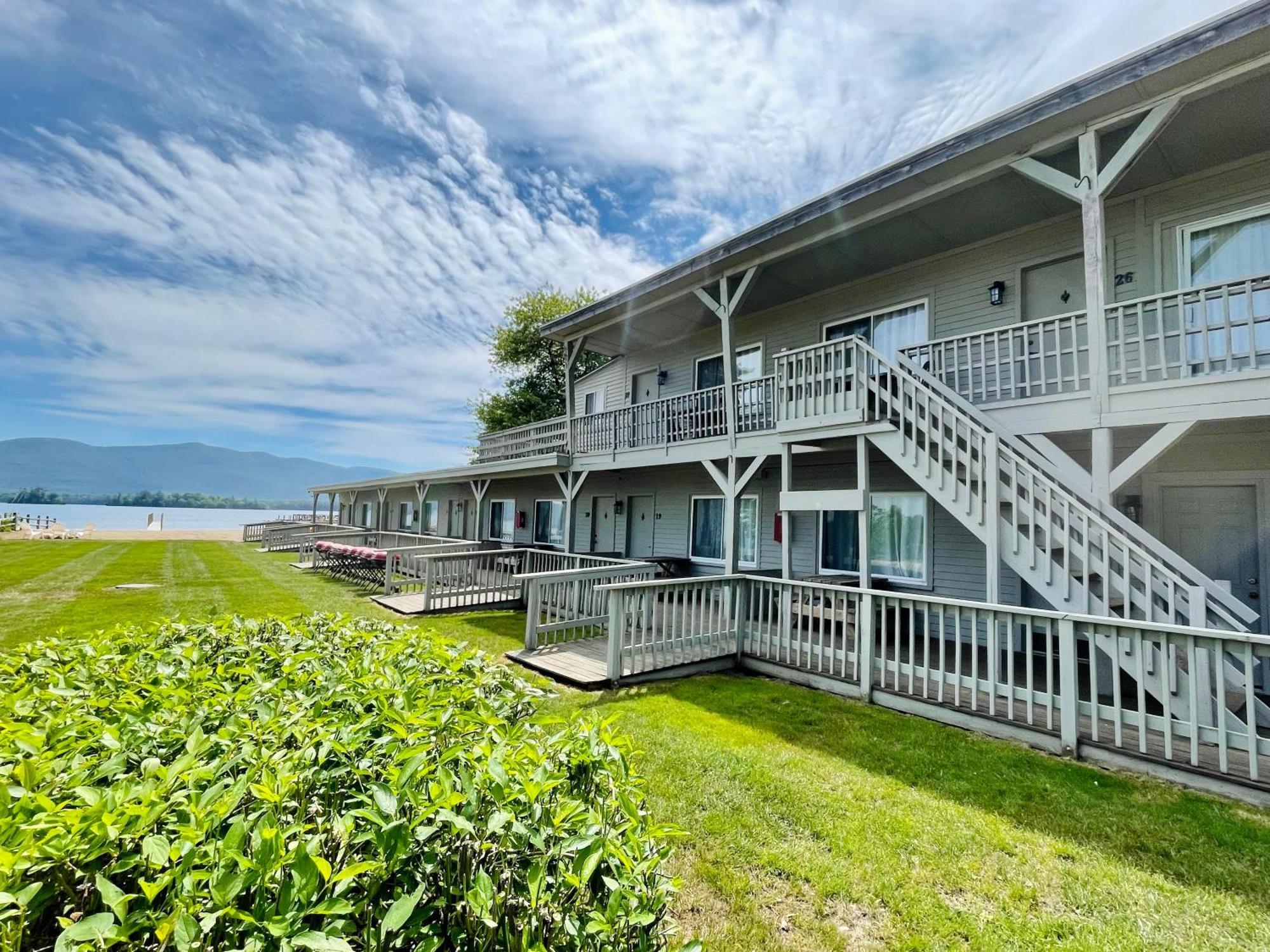 Waters Edge Lodge Lake George Exterior photo