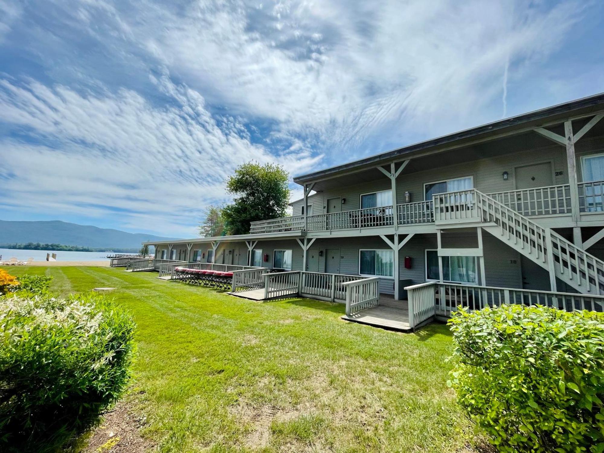 Waters Edge Lodge Lake George Exterior photo