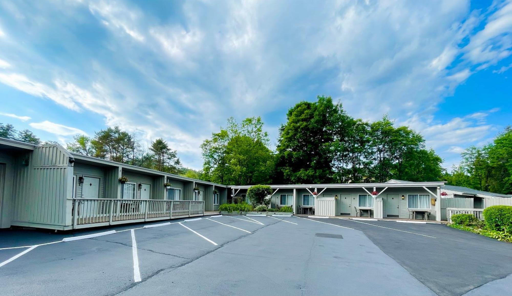 Waters Edge Lodge Lake George Exterior photo