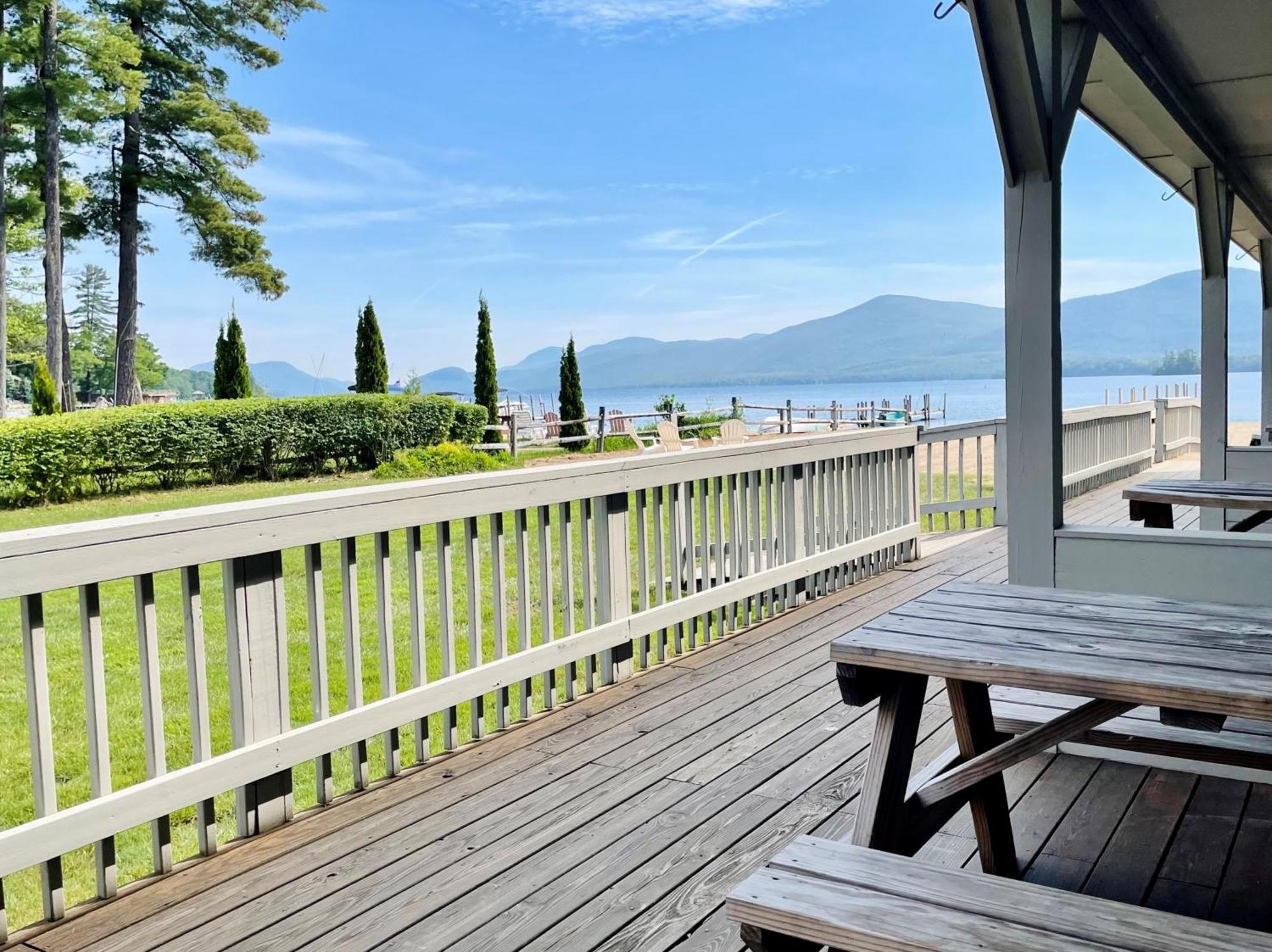 Waters Edge Lodge Lake George Exterior photo